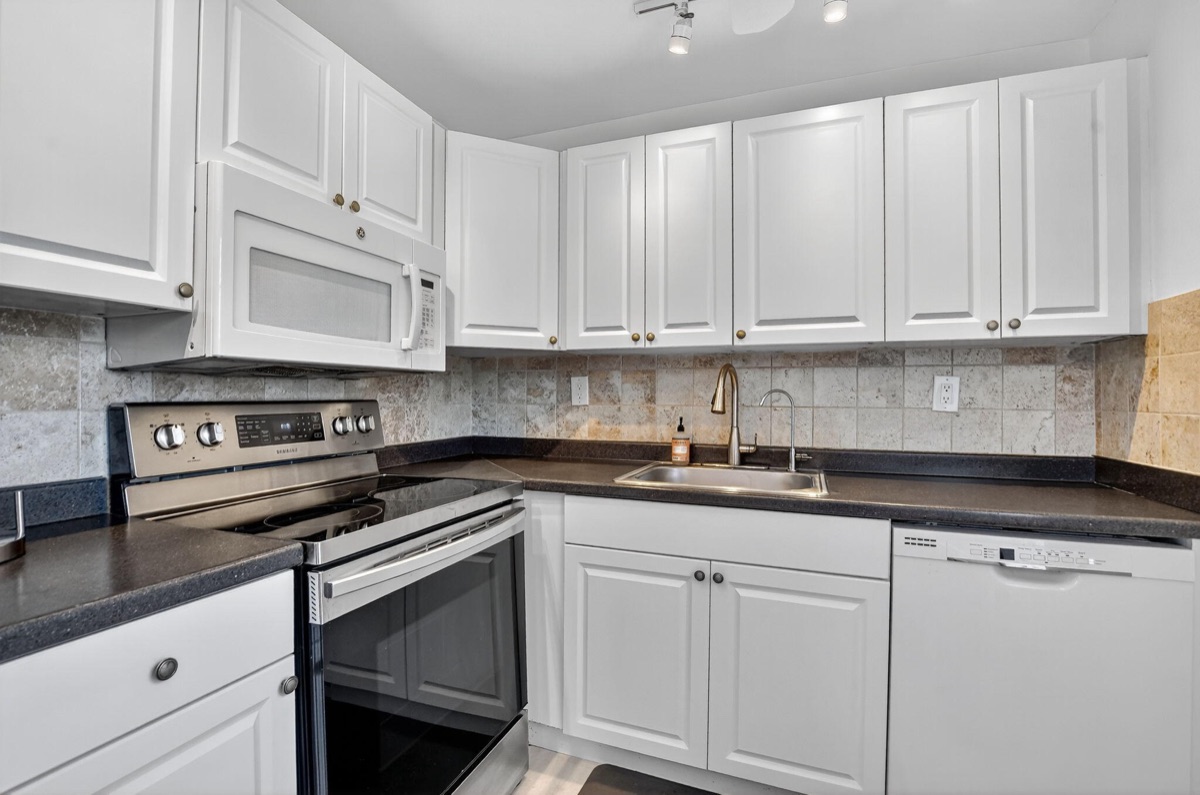 Fully updated kitchen in a renovated South Florida home